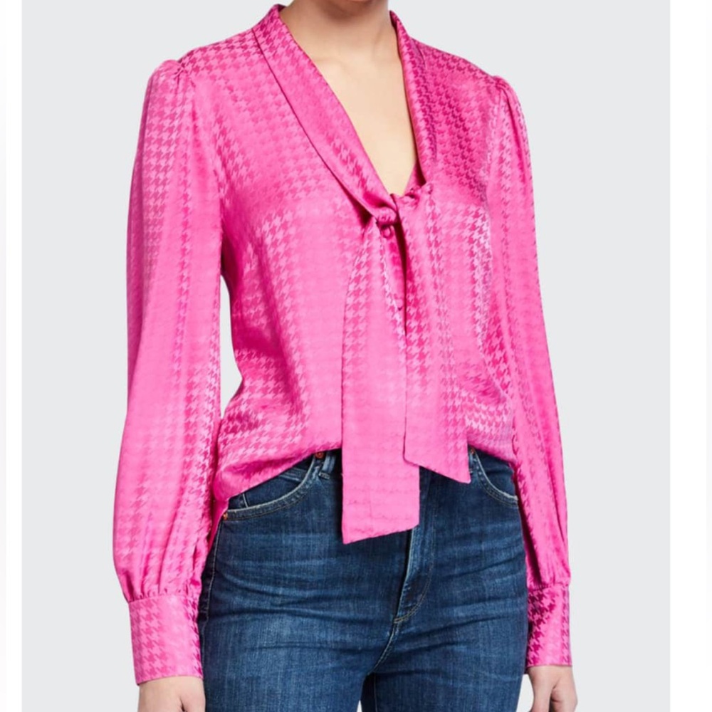 Verónica Beard Nicky top - pink houndstooth silk top with neck tie